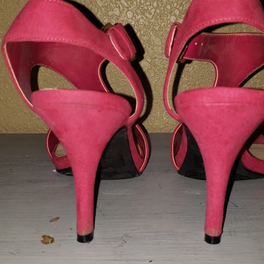 Heels - Picture 3 of 3